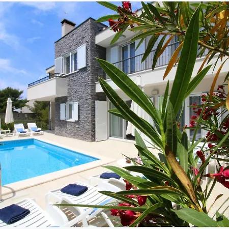 Villa Modern Villa In Primosten With Pool