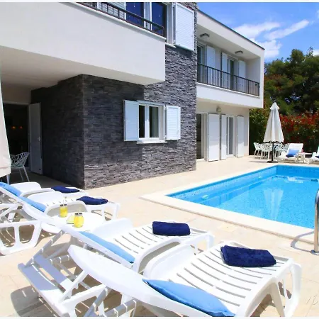 Modern Villa In Primosten With Pool