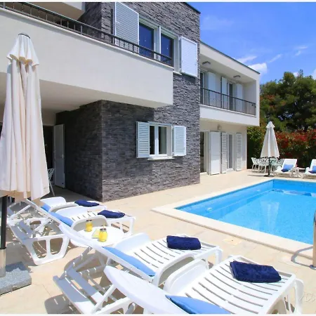 Modern Villa In Primosten With Pool *