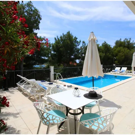 Modern Villa In Primosten With Pool *